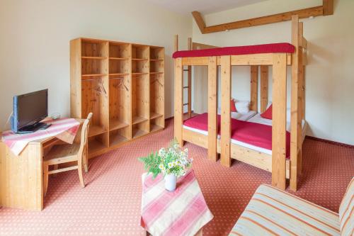 Giường trong phòng chung tại Gasthof Schwabenhof