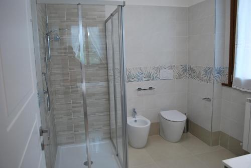 a bathroom with a shower and a toilet at B&B Terra Camerte in Camerino