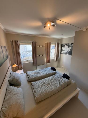 Postel nebo postele na pokoji v ubytování Notodden Sentrum Apartment NO 2