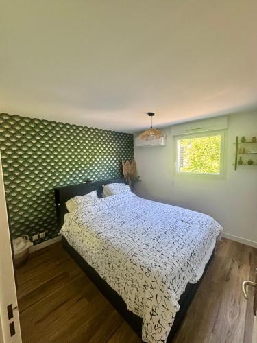 Appartement T3 avec terrasse et parking dans petite résidence fermée et calme , proche de toutes commodités