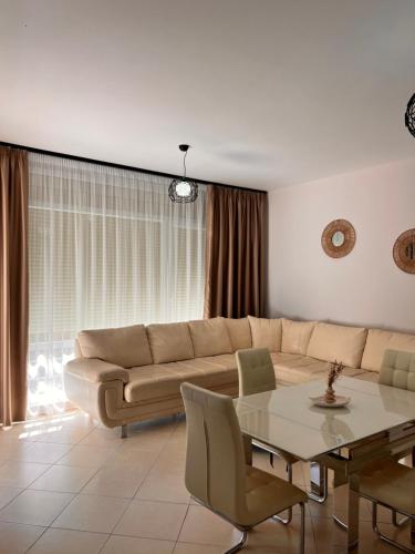 Gjiri Lalzit Home