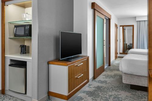 TV a/nebo společenská místnost v ubytování SpringHill Suites Lumberton