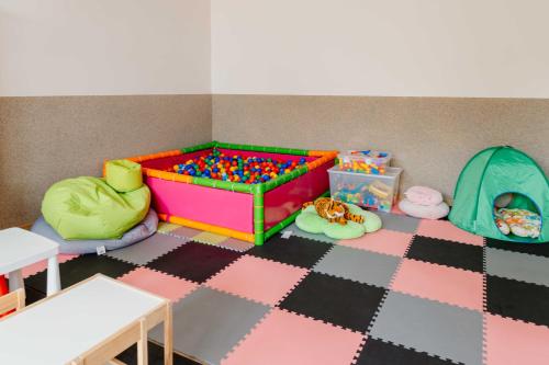 a childs play room with toys and tents at Mira - Mira pokoje z widokiem na jezioro in Chmielno