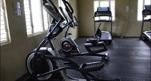 Fitness centrum a/nebo fitness zařízení v ubytování Blue water