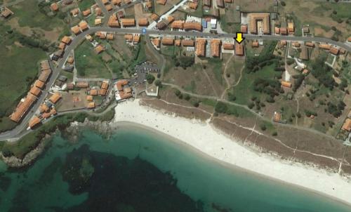 a map of a beach with a yellow arrow at Amodiño- 1º línea Playa Langosteira y vistas al mar in Fisterra
