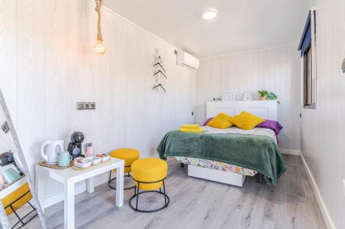 a bedroom with a bed and a table and chairs at Casa Chely in Alcaucín