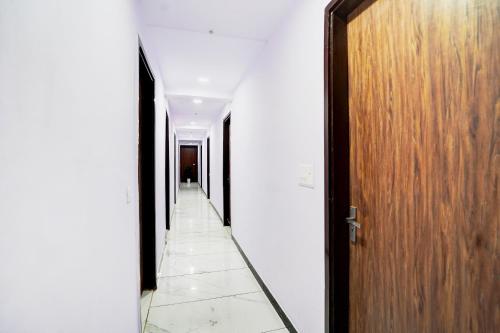 Φωτογραφία από το άλμπουμ του Super Collection O Hotel Star Inn Near By Hindon Airforce Mohan Nagar Ghaziabad σε Ghaziabad