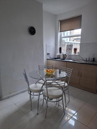 Gallery image of Sleeps 5 - 2 Bedroom House in Stoke on Trent