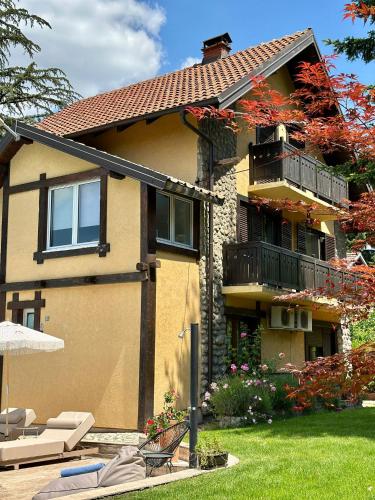 a house with a balcony and a patio at Vila Aleksić in Smederevo