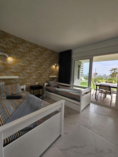 Posidonia Apartment, ground floor with garden,3 swimming pools, jacuzzi,parking space