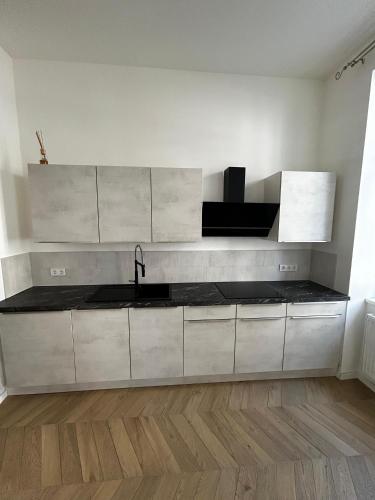 Η κουζίνα ή μικρή κουζίνα στο Stadtnest an der Mariahilfer