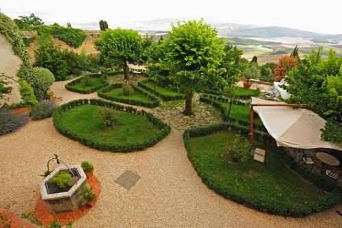 an aerial view of a garden with trees and bushes at Relais Il Chiostro Di Pienza in Pienza