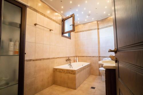 a bathroom with a tub and a sink at Bella Panorama in Alexandroupoli