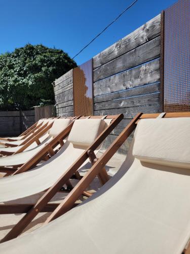 a group of empty lounge chairs on a trampoline at Domaine de Péroline Piscine et jacuzzi in Cézac