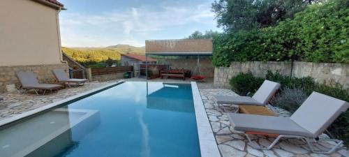 Bazén v ubytování Olive Villas nebo v jeho okolí