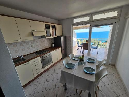 Kuchyň nebo kuchyňský kout v ubytování Apartments Sea and Pine