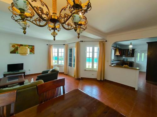 Casa Jagoza Ericeira with pool and garden