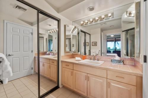 Ένα μπάνιο στο Big Island Waikoloa Fairways A-208 by Coldwell Banker Island Vacations