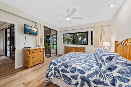 Ένα ή περισσότερα κρεβάτια σε δωμάτιο στο Big Island Waikoloa Fairways B-214 by Coldwell Banker Island Vacations