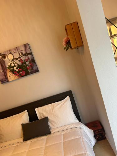 a bedroom with a bed with flowers on the wall at Apartment view sea artemida in Mesochórion