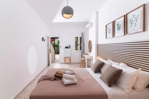 a bedroom with a large bed in a room at Pension Romantika in Matala