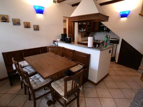 a kitchen with a dining room table and a counter at Naturstein-Rustiko Casa Marie in Vercana