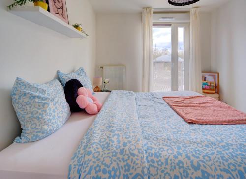 a bedroom with a bed with two stuffed animals on it at Le Charme de Tremblay entre Stade de France et CDG in Tremblay En France