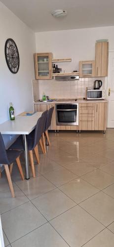 Apartman Valhalla Novalja - Moderan smještaj s pogledom blizu Zrća