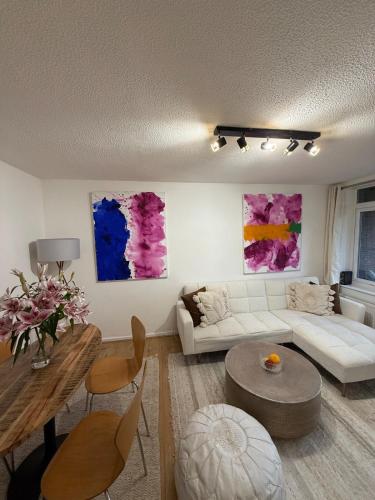 a living room with a couch and a table at Spacious New London Apartment! in London
