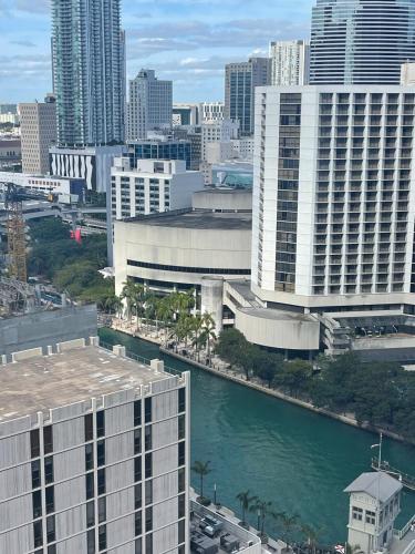 Luxurious 5-STAR condo at the ICON Brickell photo 17