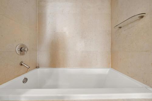 Luxurious 5-STAR condo at the ICON Brickell photo 37