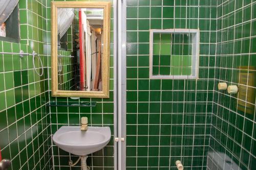 Ένα μπάνιο στο Casa ampla: 450 metros da praia de Geribá com piscina e churrasqueira