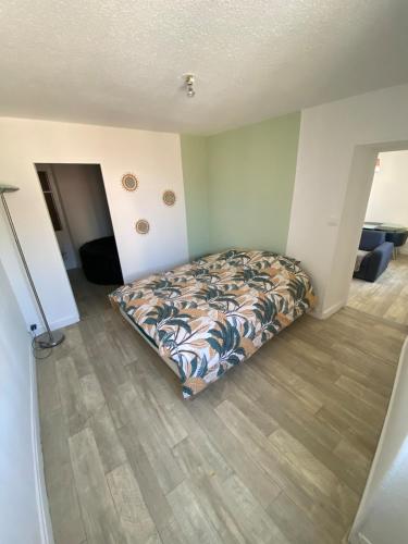 a bedroom with a bed in a room at Le coin détente in Nevers