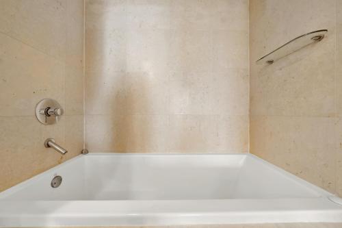 Salle de bains dans l'établissement Luxurious 5-STAR condo at the ICON Brickell