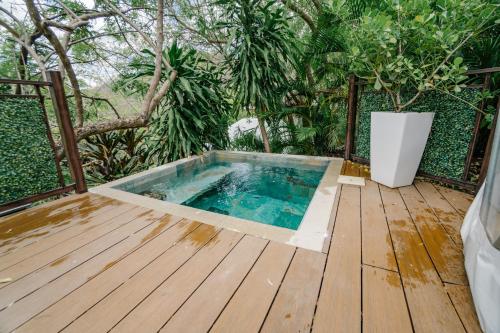 Glamping Tortuga Verdeの敷地内または近くにあるプール