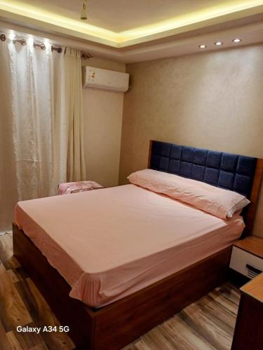 الفيروز شقه فندقيه الفيوم دله