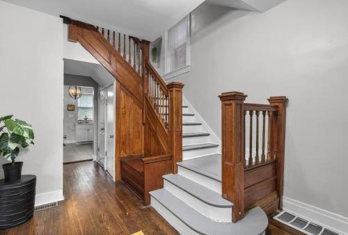 Φωτογραφία από το άλμπουμ του Hartford Stylish 5BR Near Downtown With Private Backyard σε Saint Louis