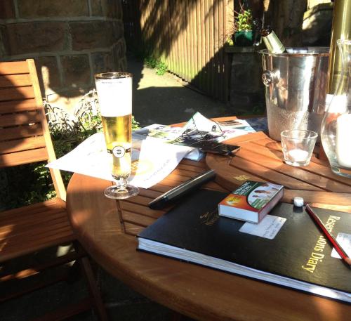 A restaurant or other place to eat at Shelbourne House 