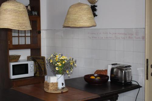 Η κουζίνα ή μικρή κουζίνα στο Olive Hostel Lagos
