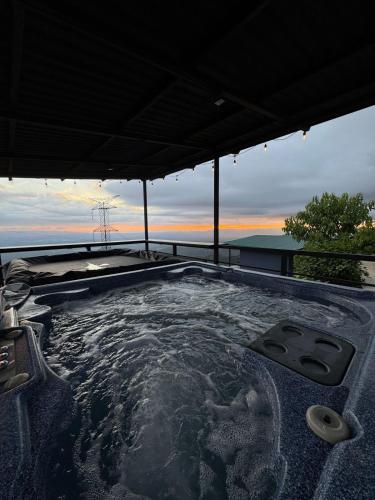 a bath tub with a person in it with the ocean in the background at Casa Linda Vista in Caño Seco