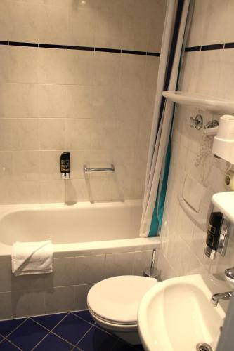 Ένα μπάνιο στο NP Hotel Wallis