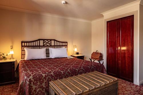Ένα ή περισσότερα κρεβάτια σε δωμάτιο στο Hadley's Orient Hotel