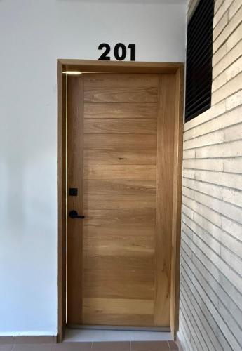 a wooden door with a number on top of it at NUEVO apartamento en Apartado, aire acondicionado in Apartadó