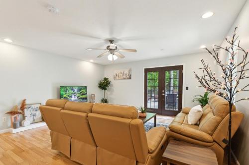 a living room with a couch and a ceiling fan at Puzzle Peak cottage in Nashville