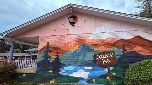 a building with a mural on the side of it at Colonial Inn Franklin in Franklin