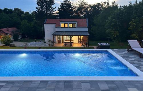 Beautiful Home In Durdevac