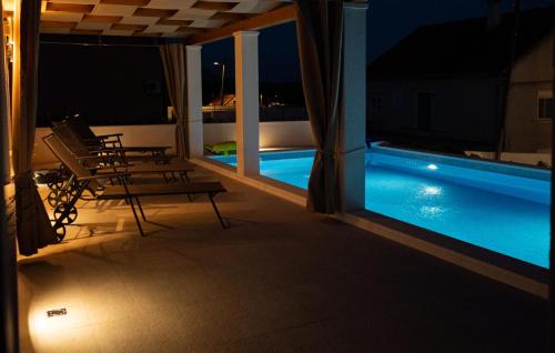 Πισίνα στο ή κοντά στο Beautiful Home In Svib