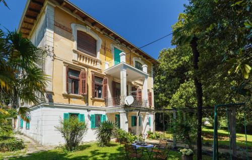 ロヴランにある2 Bedroom Stunning Apartment In Lovranの大家