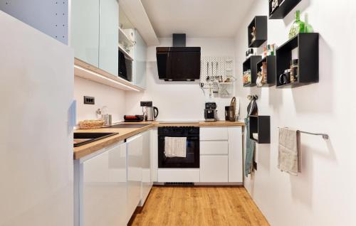 Gorgeous Apartment In Lovran With Wifi