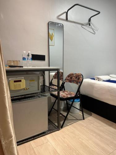 Katil atau katil-katil dalam bilik di SS Grey inn Bukit Bintang